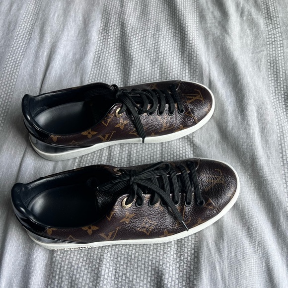Louis Vuitton sneakers 100% authentic 37 - Picture 2 of 3